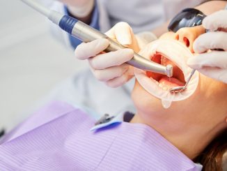 Refaire son sourire, l'opération dentaire est enfin accessible à tous
