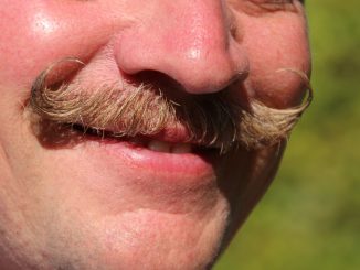 Pourquoi les hommes se laissent-ils pousser la moustache pour Movember ?