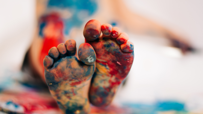 Comment faire les empreintes de bébé à la peinture ?