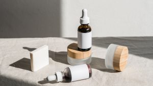 Avec des produits spécialisés